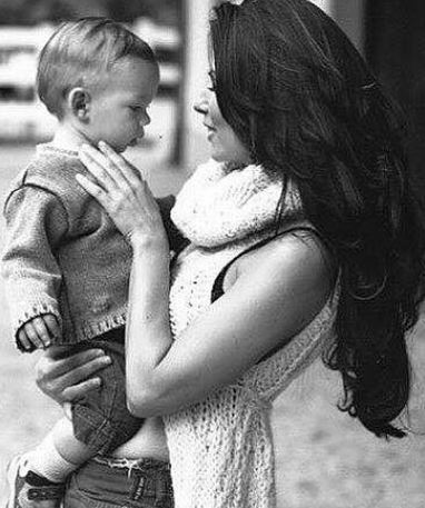 Childhood picture of Eja Lange with his mother Shania Twain
